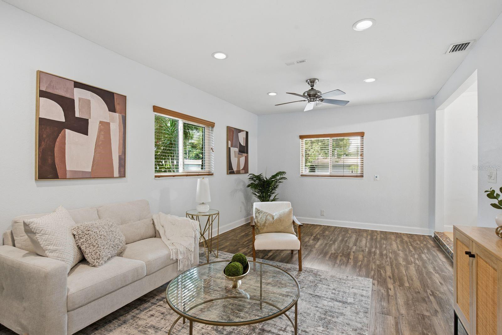961 LEXINGTON DR — photo 16
