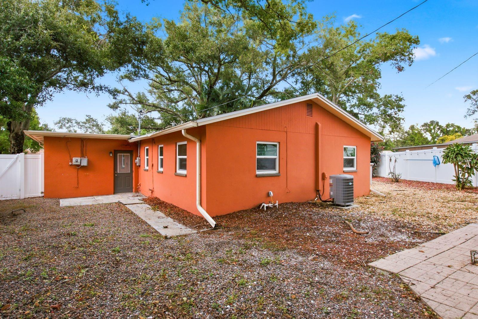 961 LEXINGTON DR — photo 34