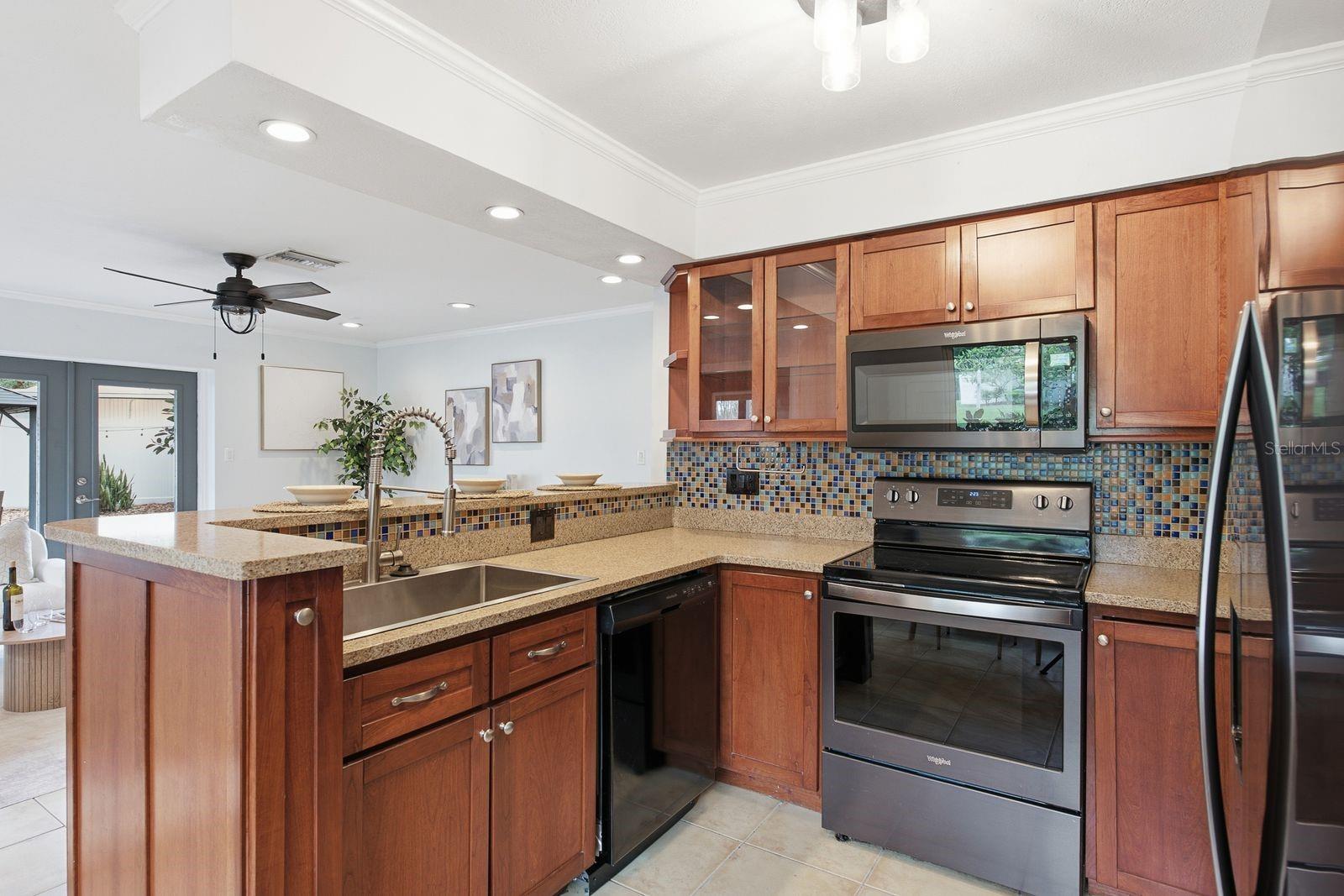961 LEXINGTON DR — photo 12