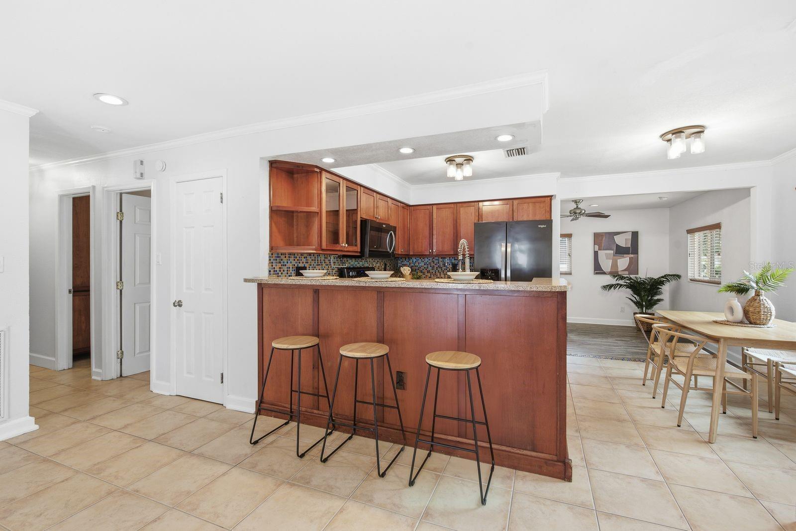 961 LEXINGTON DR — photo 8