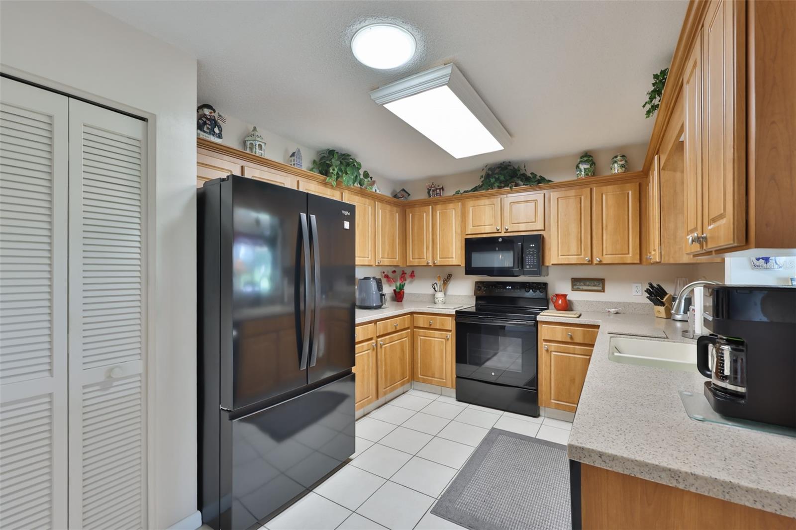684 ALLEGHENY DR — photo 3