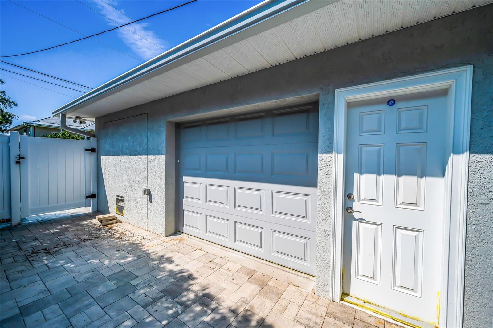 1620 SEA BREEZE DR — photo 95