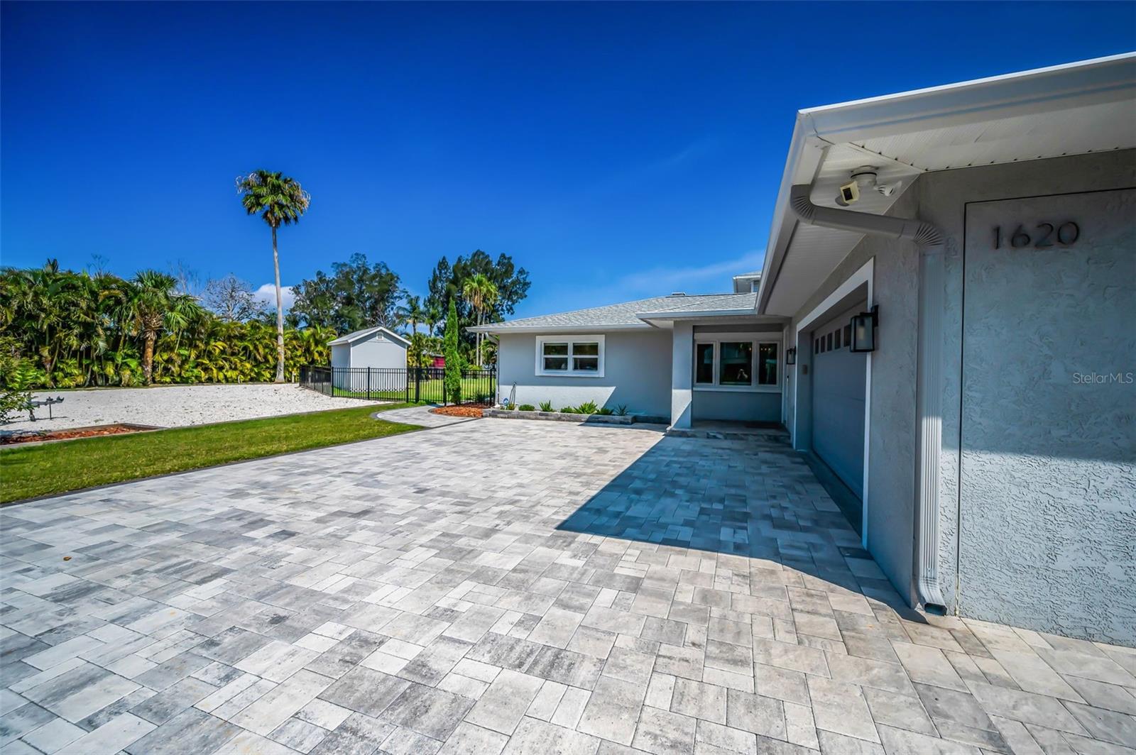 1620 SEA BREEZE DR — photo 12