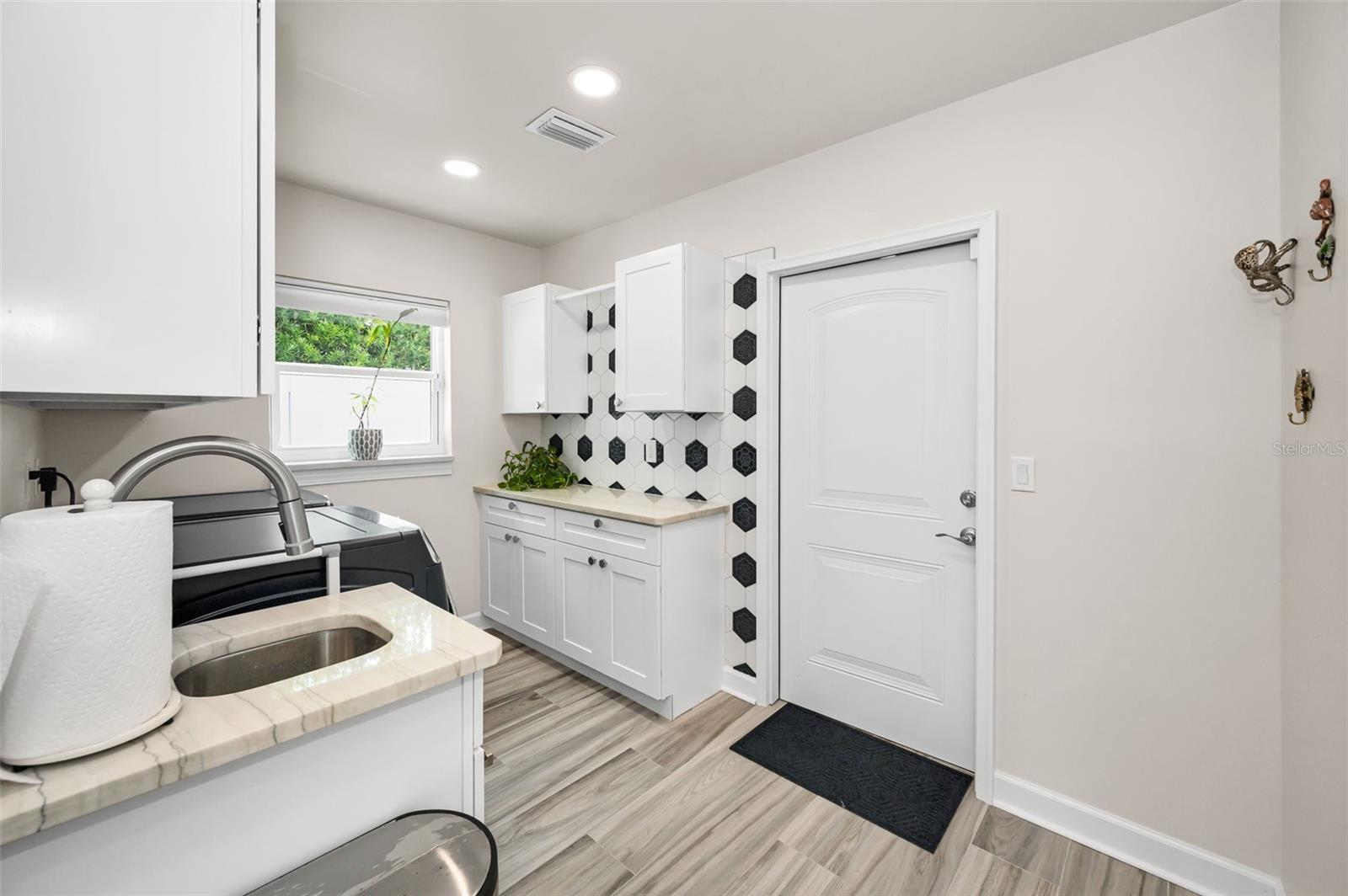1620 SEA BREEZE DR — photo 51