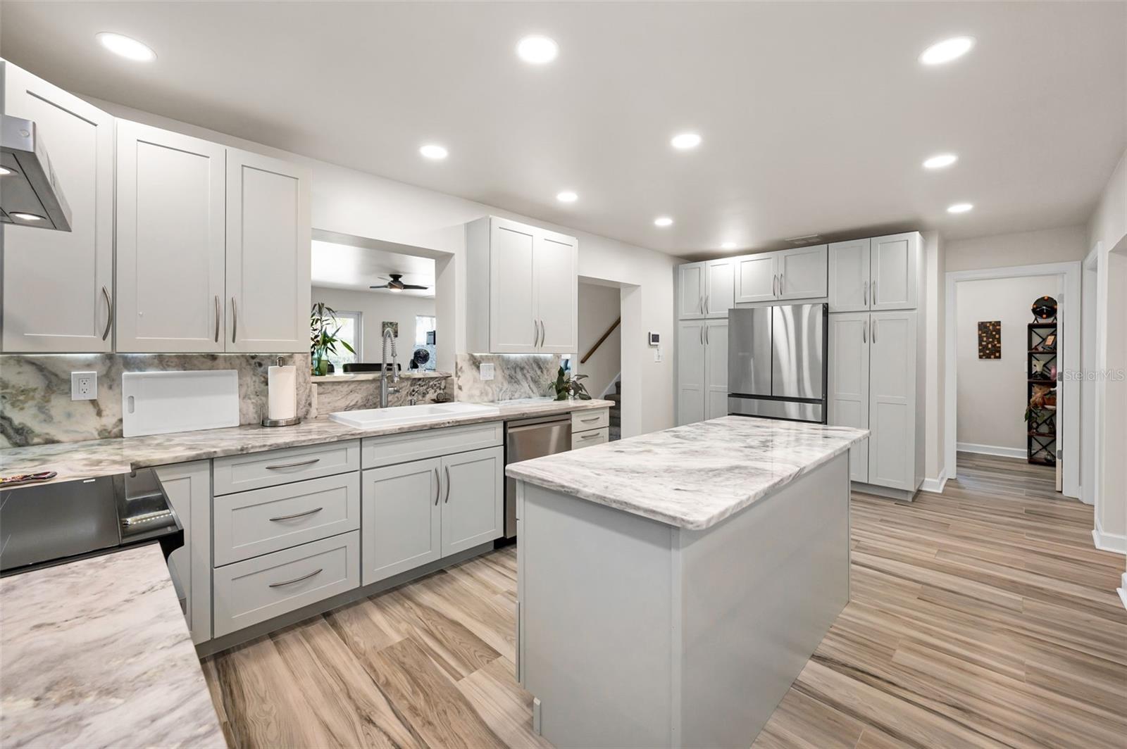 1620 SEA BREEZE DR — photo 23