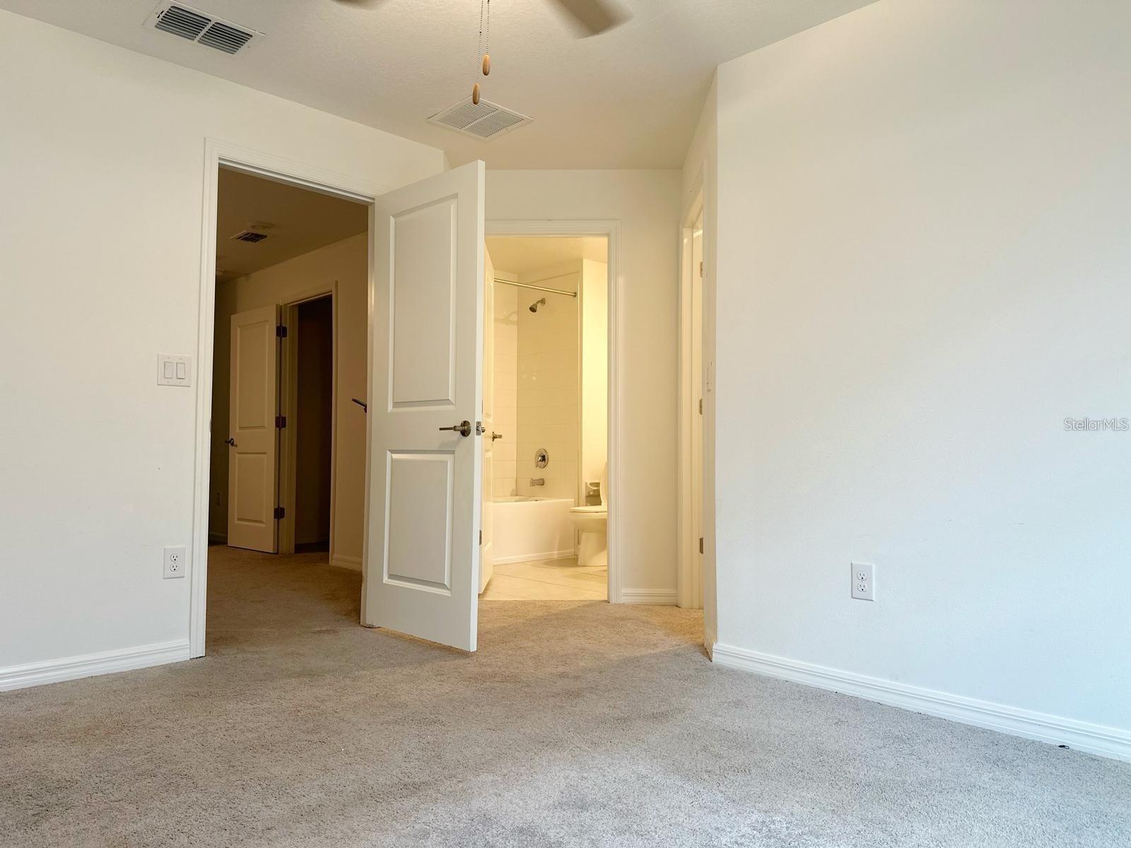 8239 CRESCENT OAKS DR — photo 12