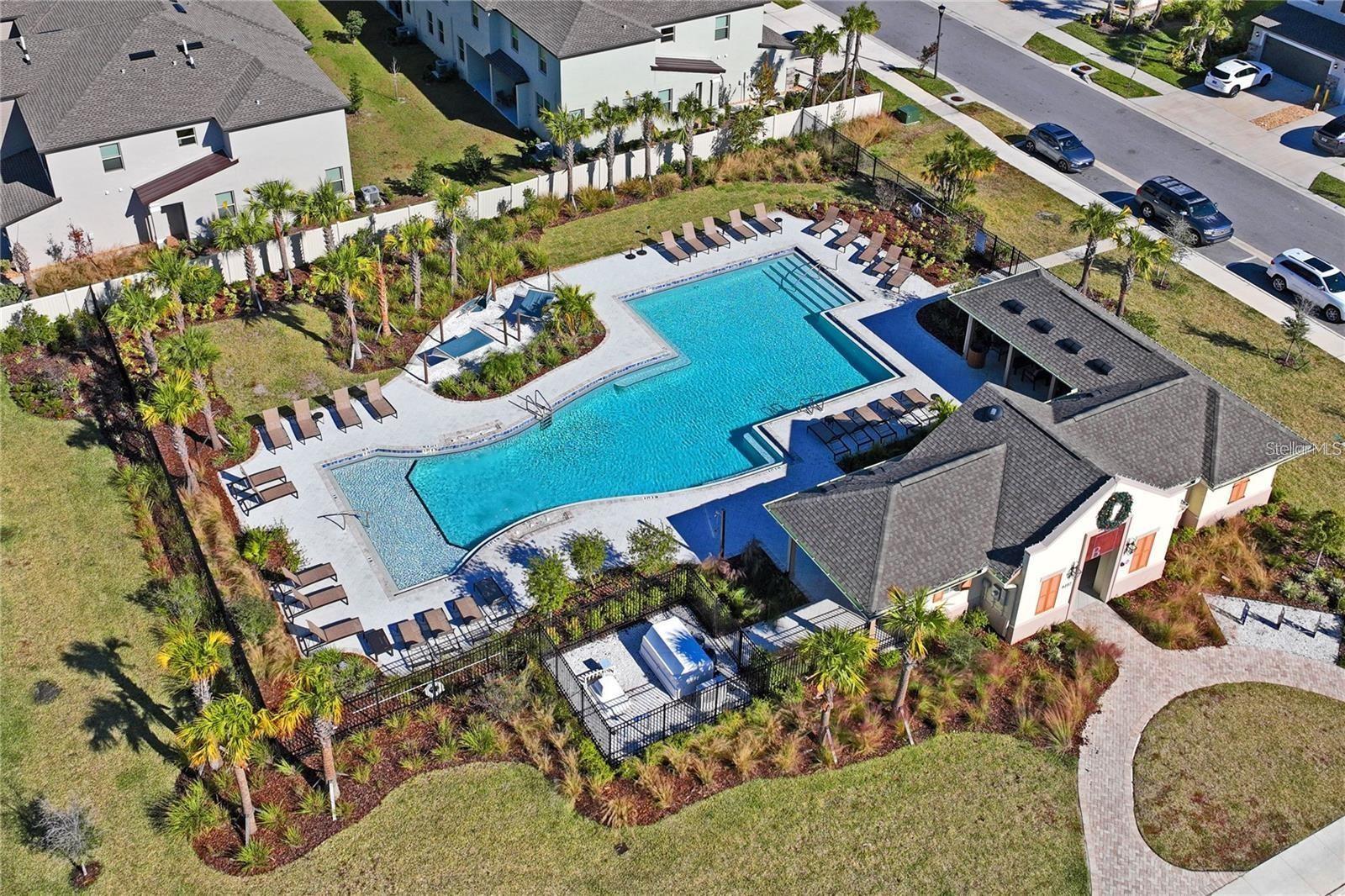8239 CRESCENT OAKS DR — photo 2