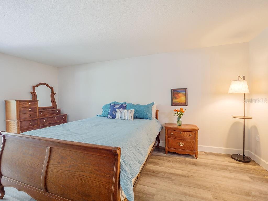 193 PINENEEDLE DR — photo 26