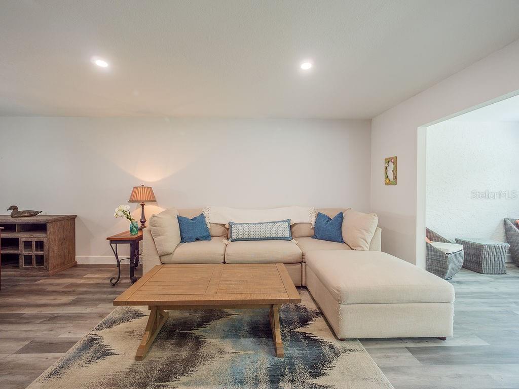 193 PINENEEDLE DR — photo 16