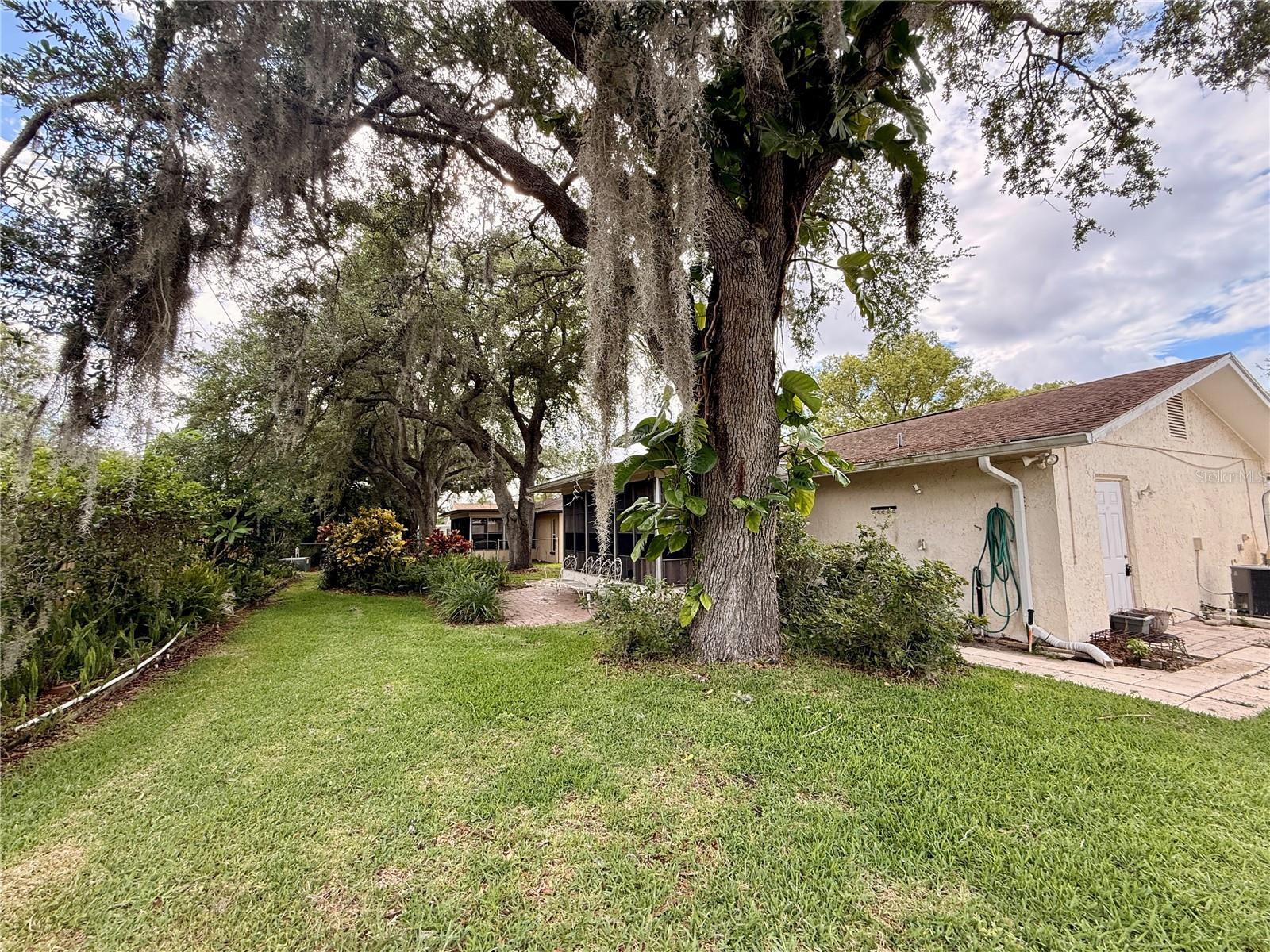 8634 WINDING WOOD DR — photo 32