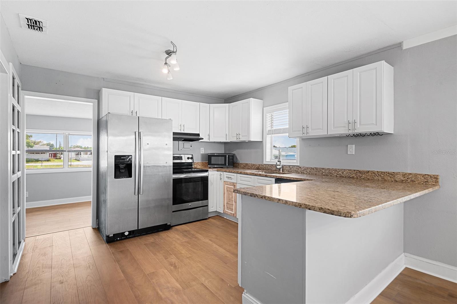 39014 KIRKLAND DR — photo 8