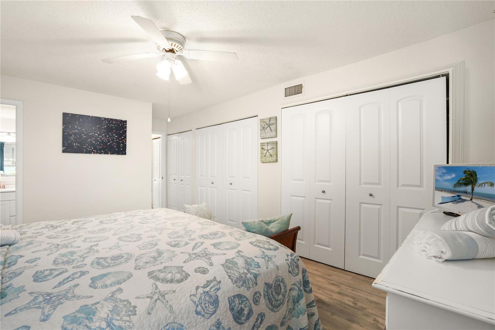5673 MIDNIGHT PASS RD #201 — photo 21