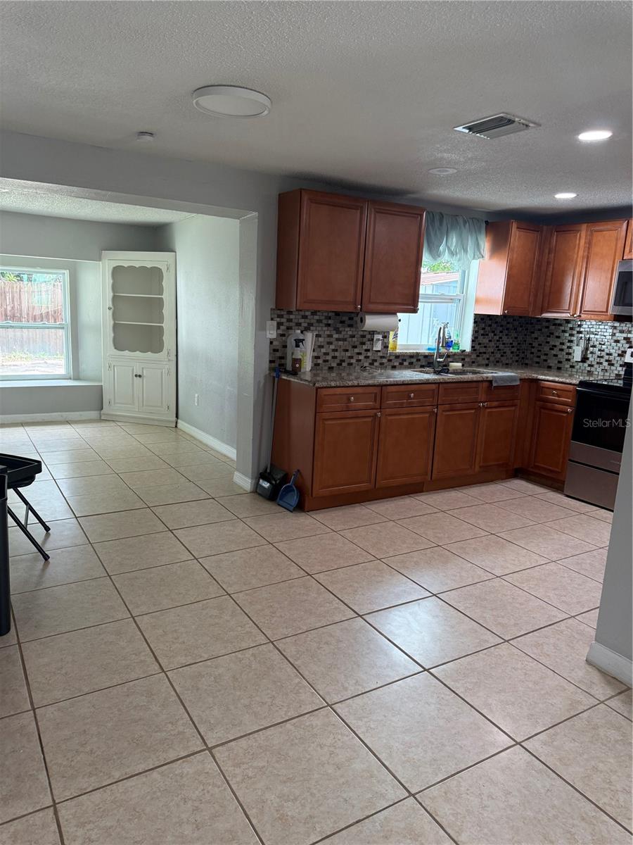 7325 IVANHOE DR — photo 12