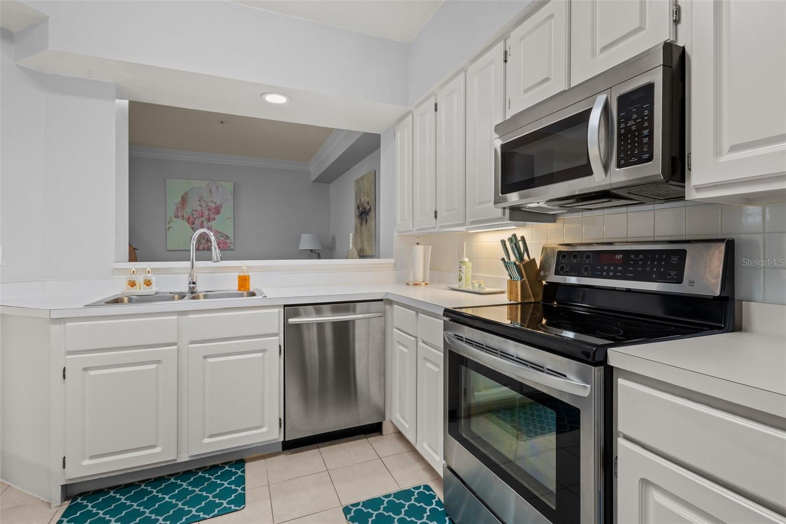 3302 BAY CLUB CIR #3202 — photo 9
