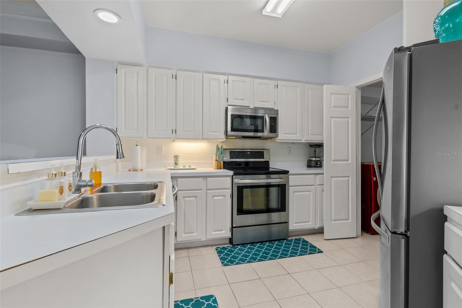 3302 BAY CLUB CIR #3202 — photo 8