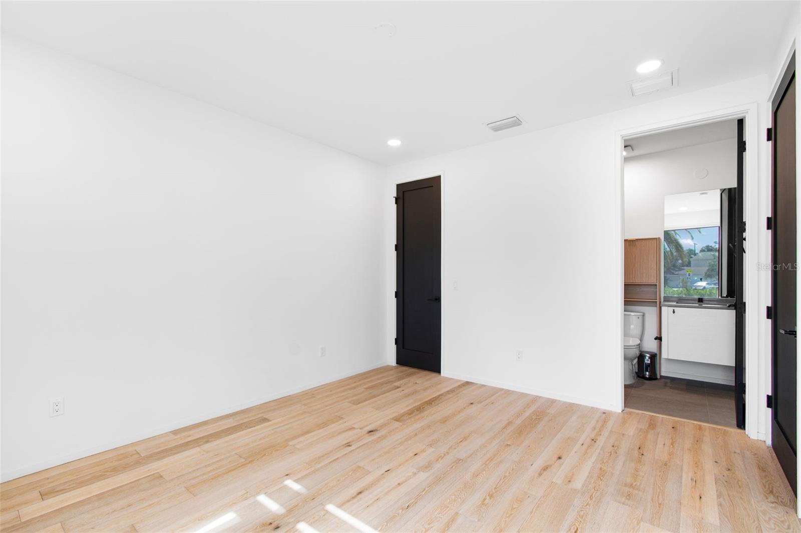 94 W DAVIS BLVD. — photo 21