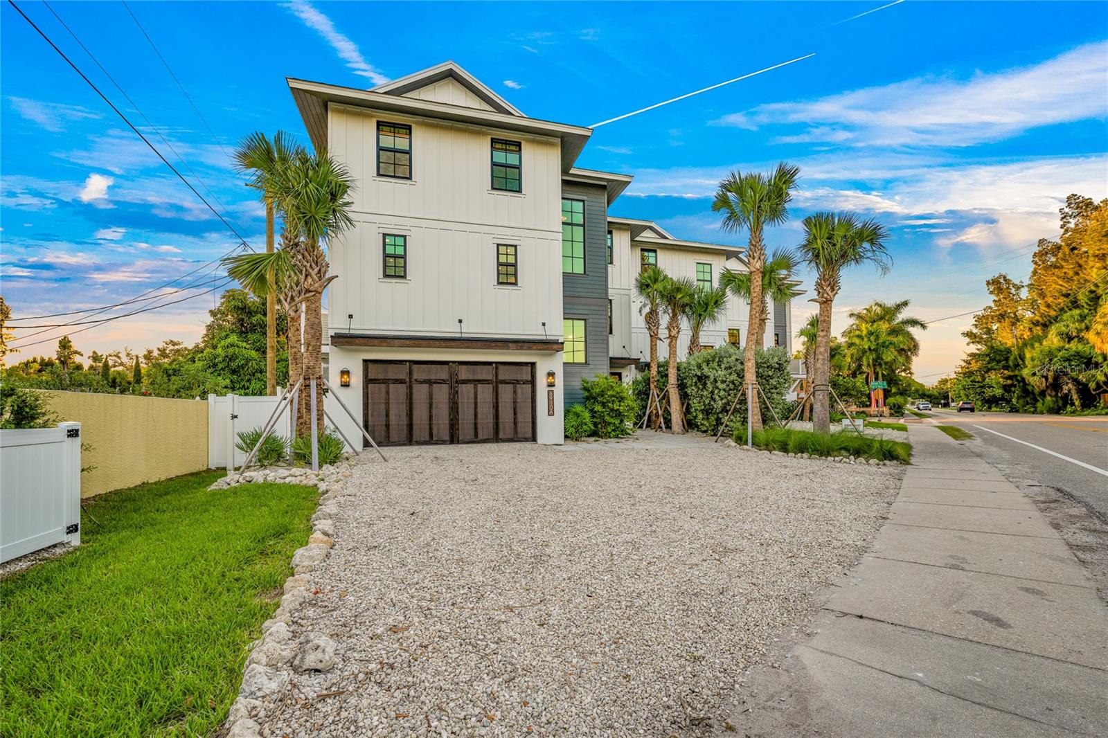 6910 MIDNIGHT PASS RD #B — photo 3