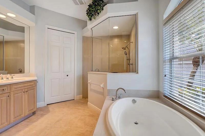 1704 AMBERWYND CIR W — photo 16