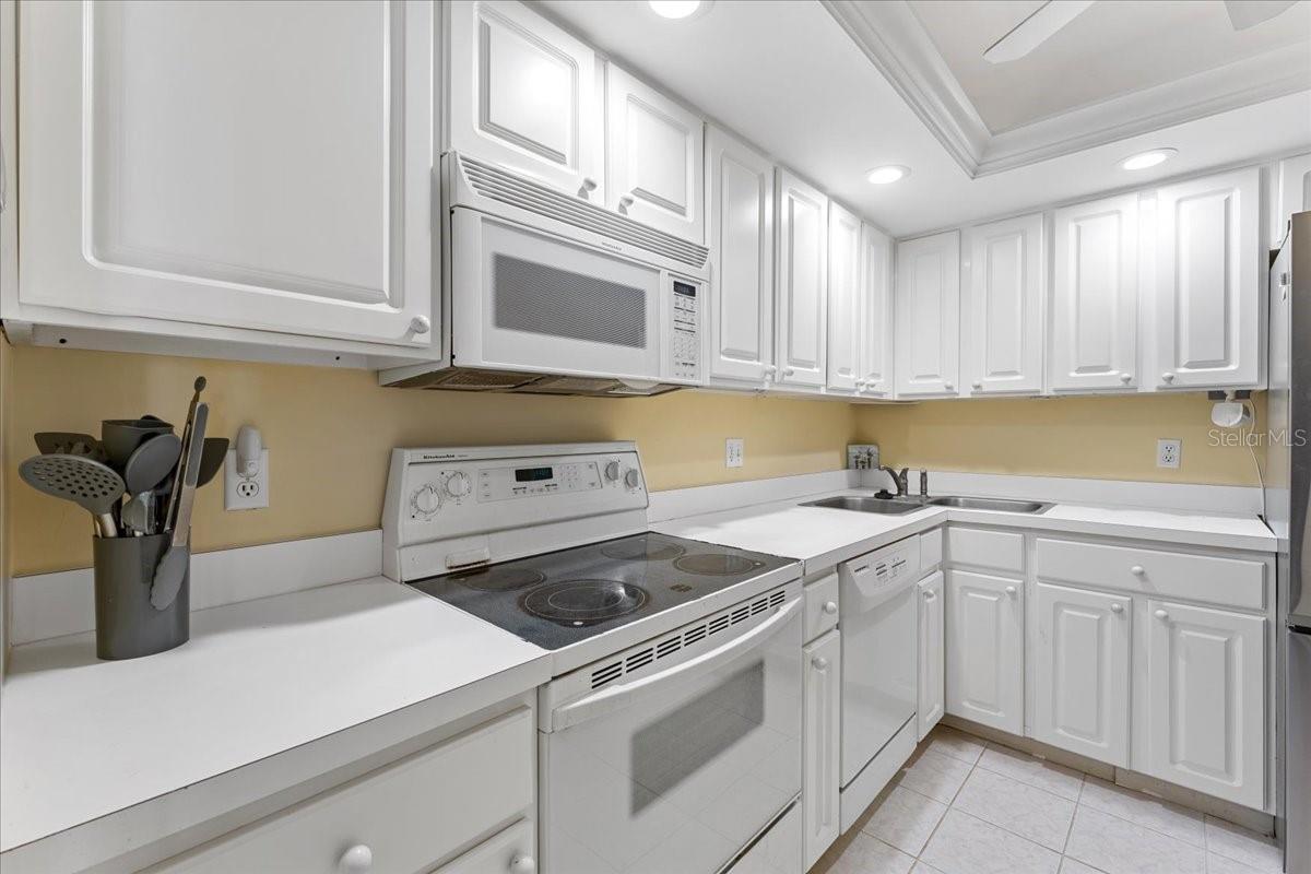 5220 BRITTANY DR S #1501 — photo 21