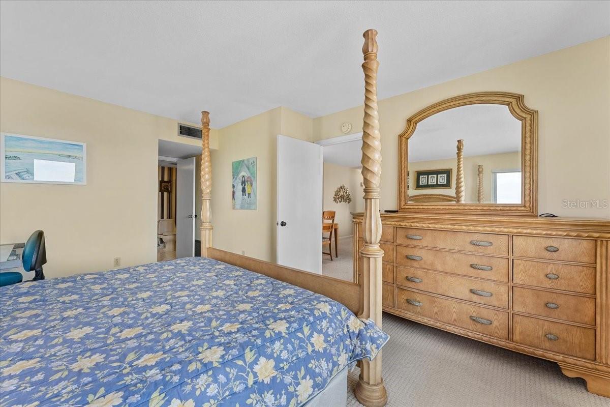 5220 BRITTANY DR S #1501 — photo 26