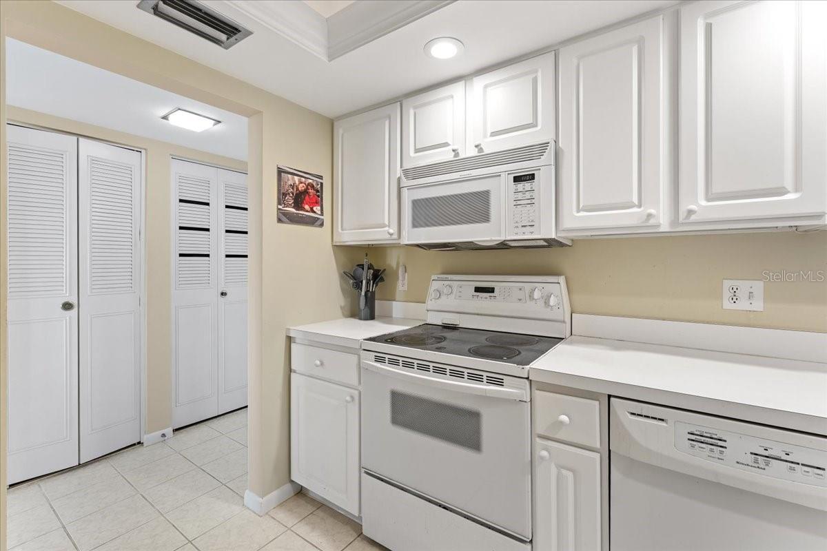 5220 BRITTANY DR S #1501 — photo 20