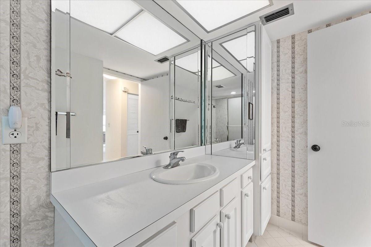 5220 BRITTANY DR S #1501 — photo 36