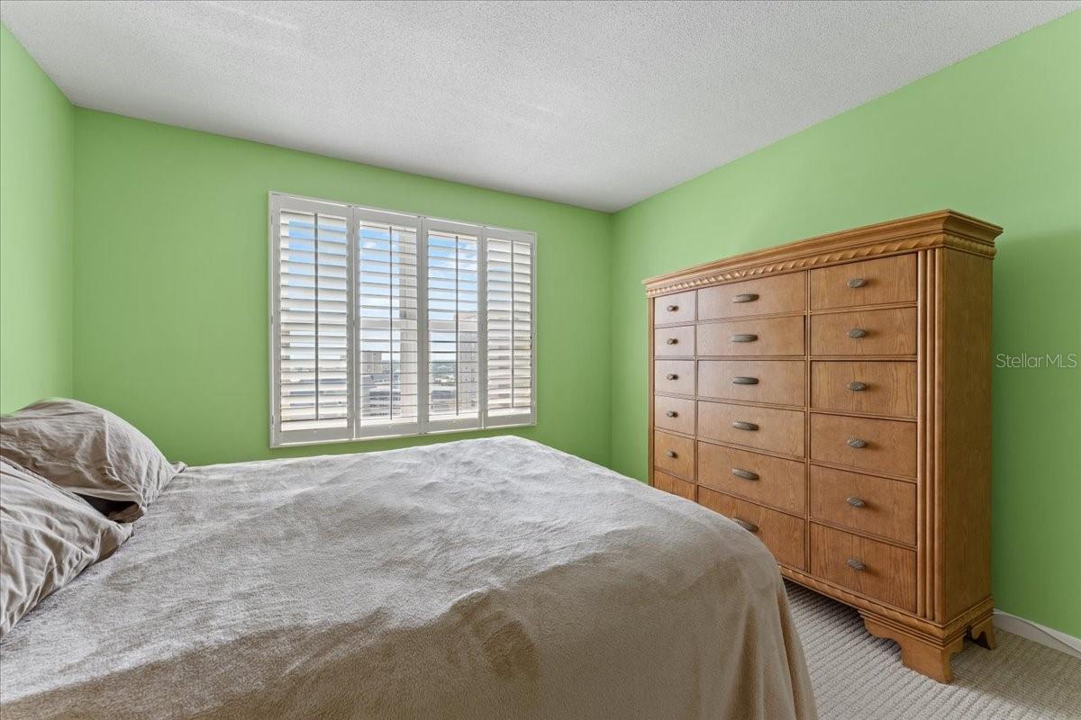 5220 BRITTANY DR S #1501 — photo 32