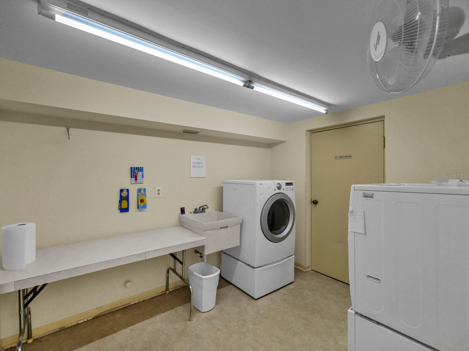 5220 BRITTANY DR S #1501 — photo 38