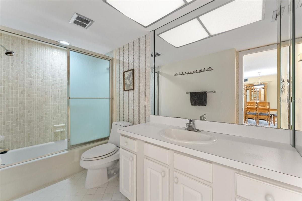 5220 BRITTANY DR S #1501 — photo 34