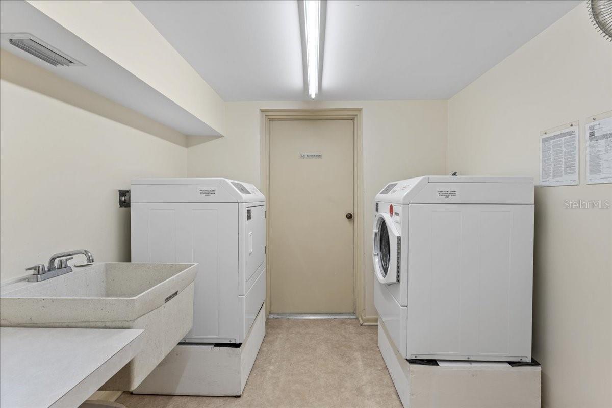 5220 BRITTANY DR S #1501 — photo 37