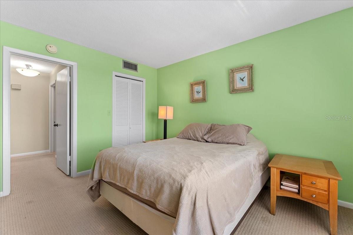 5220 BRITTANY DR S #1501 — photo 33