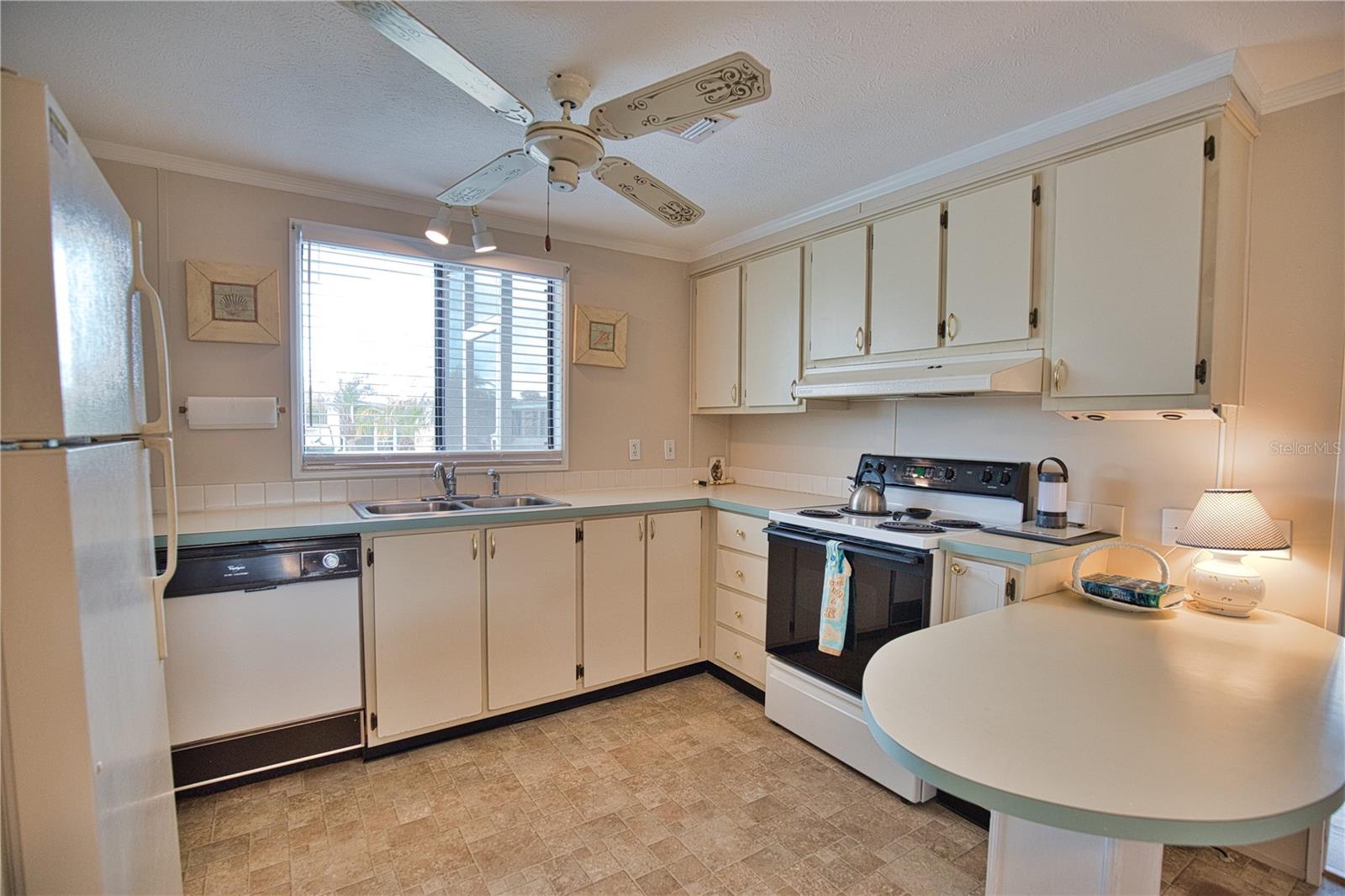 632 LA JOLLA CIR — photo 5