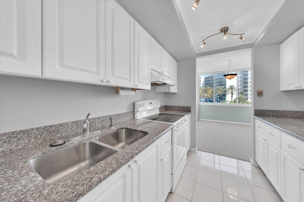 660 ISLAND WAY #301 — photo 4