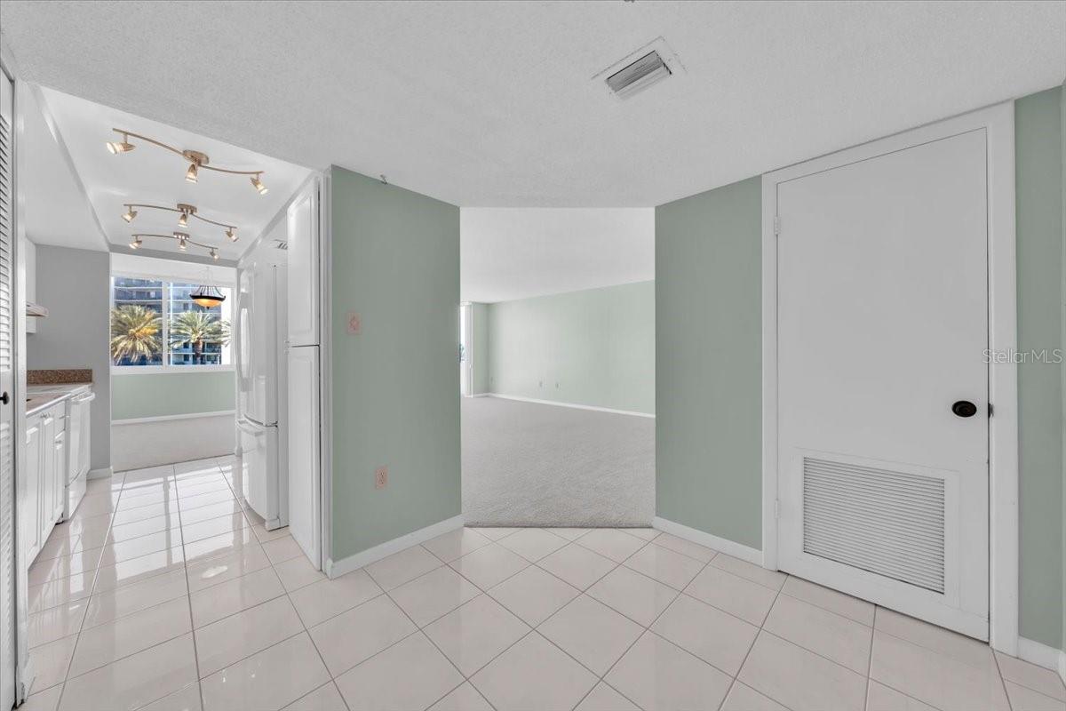 660 ISLAND WAY #301 — photo 32