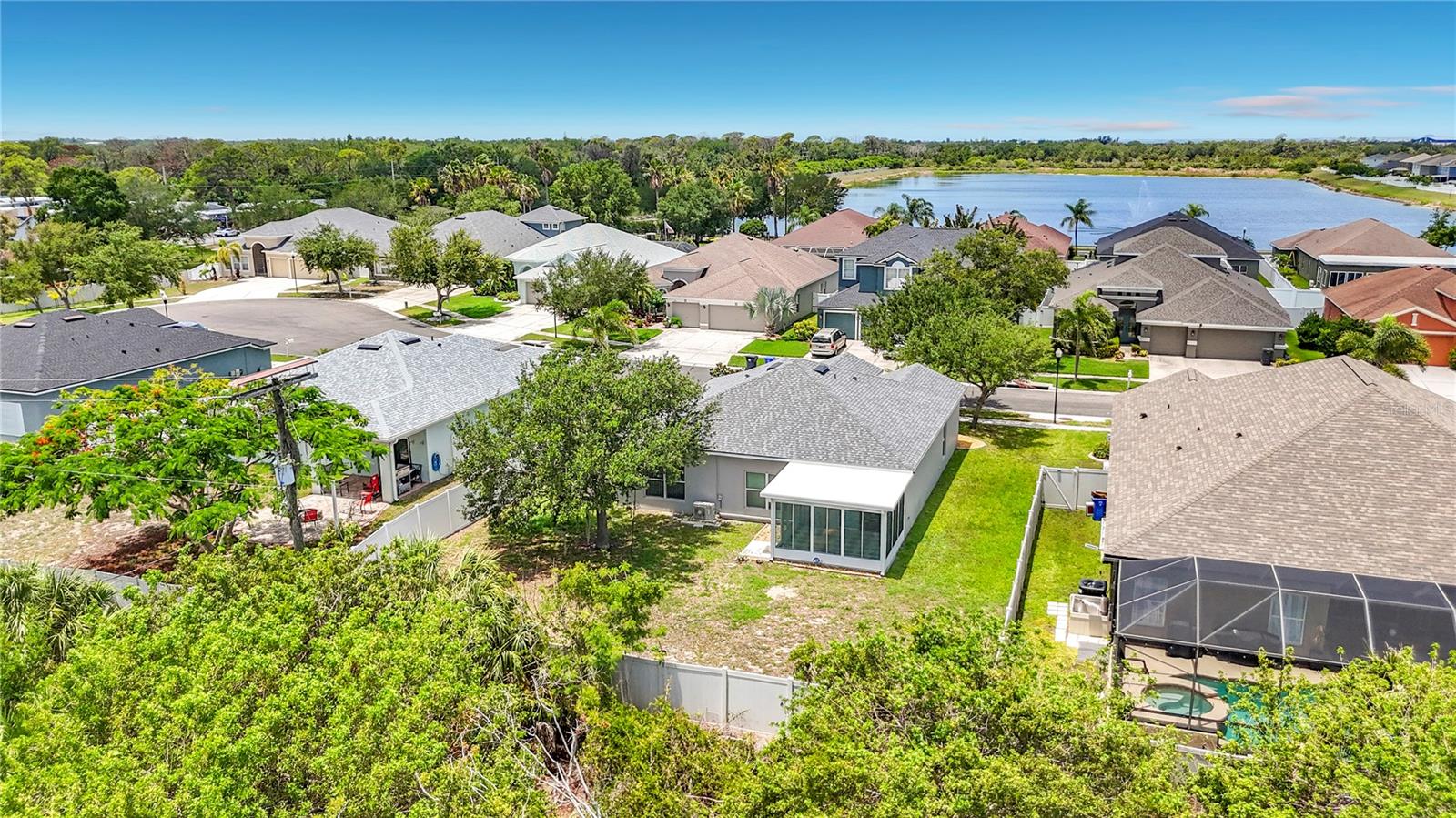 1810 BONITA BLUFF CT — photo 44