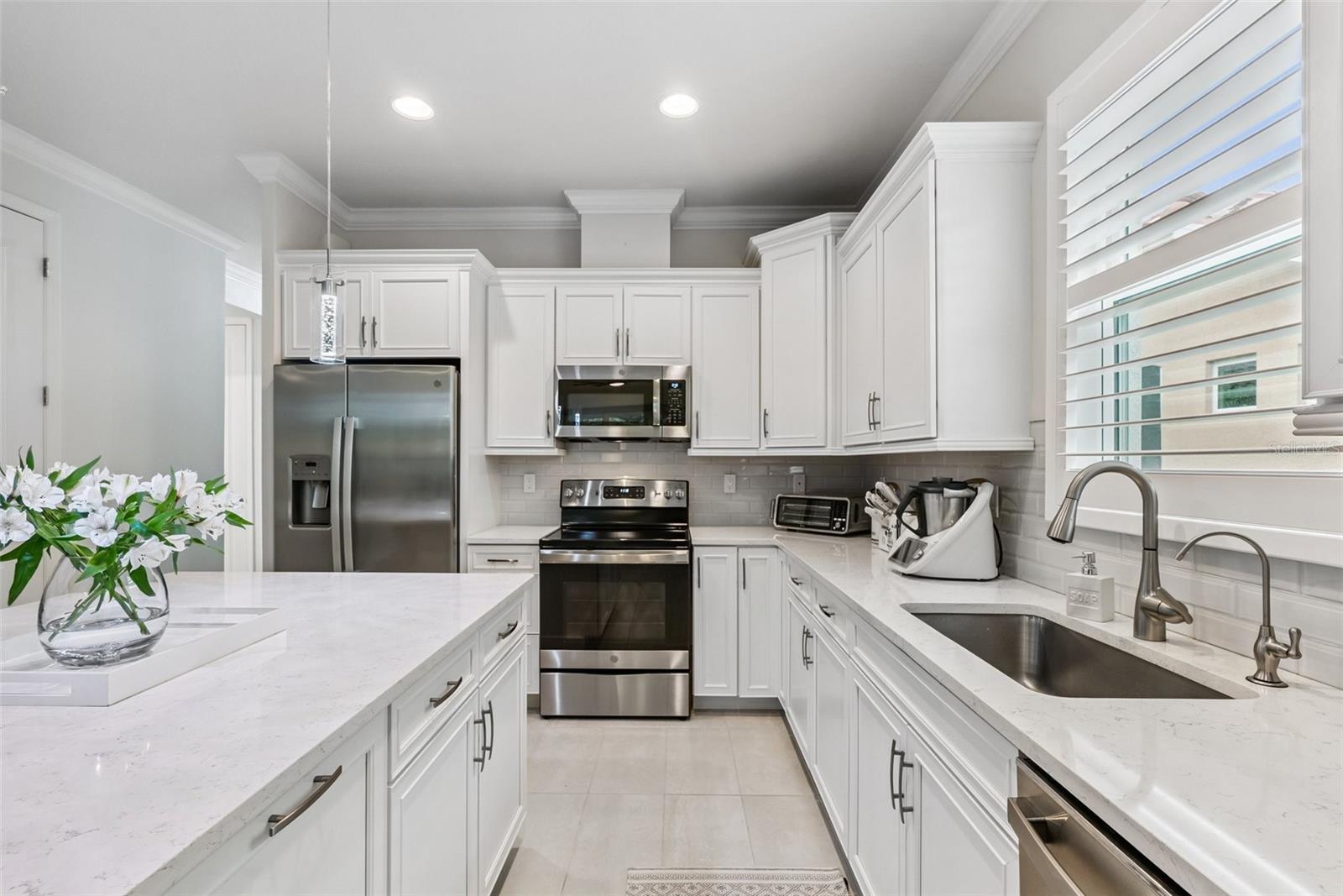 121 COLEBROOK CT — photo 8