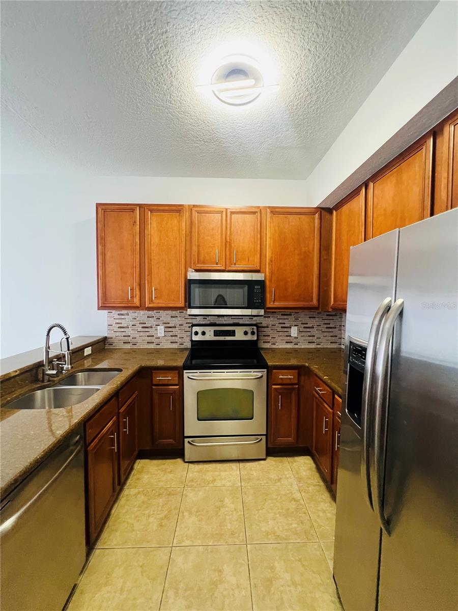 9096 IRON OAK AVE — photo 6