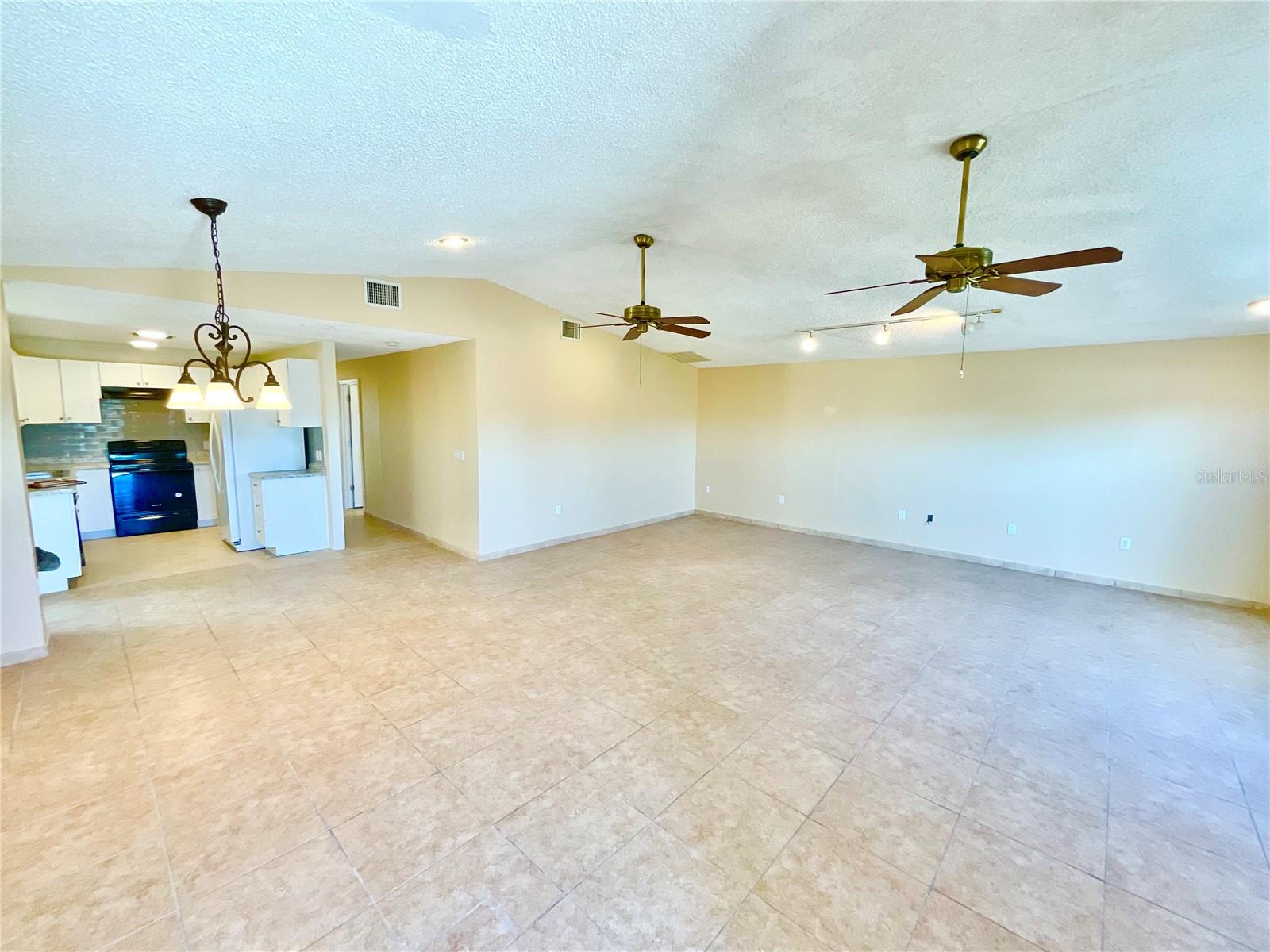 3127 CORONA DR — photo 2
