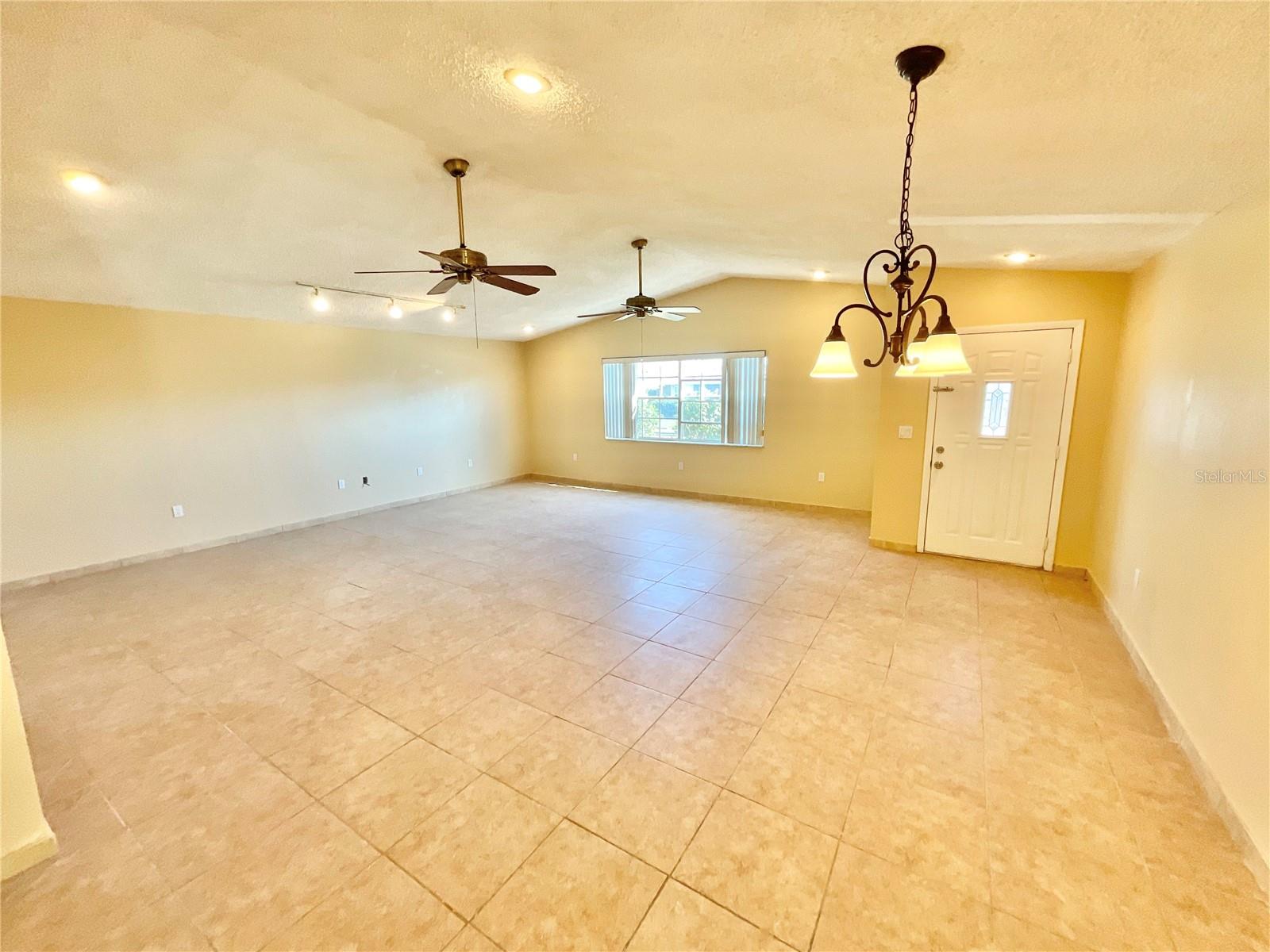3127 CORONA DR — photo 3