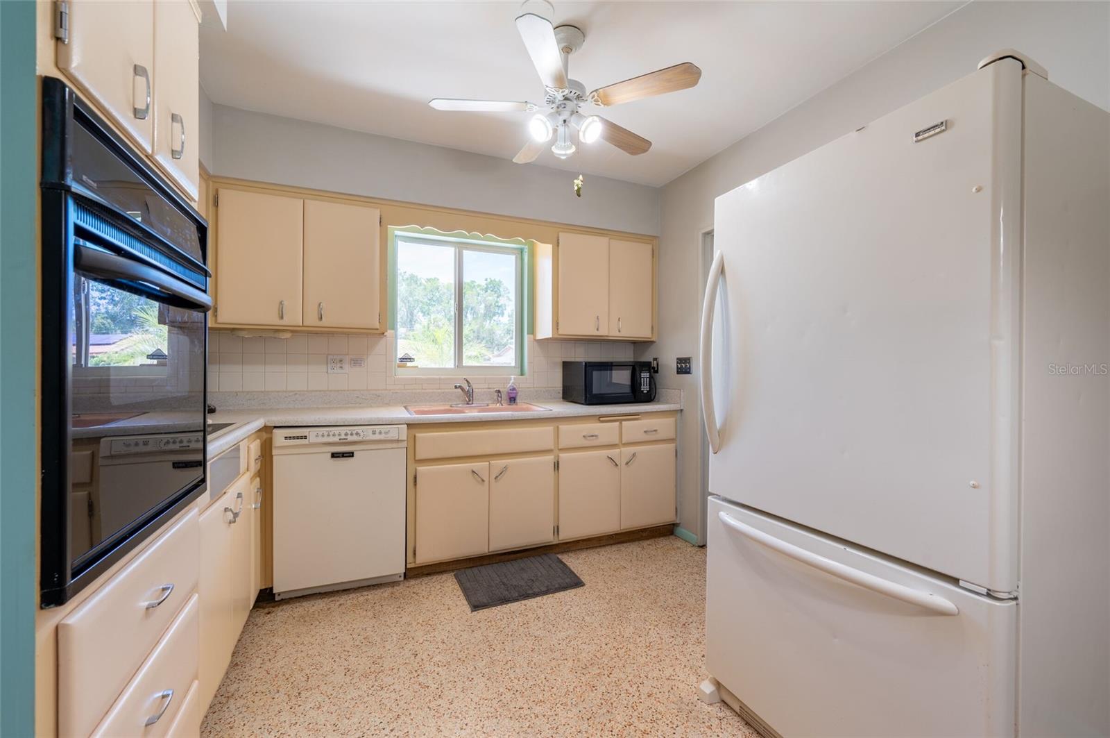 2215 GROVE ST — photo 14