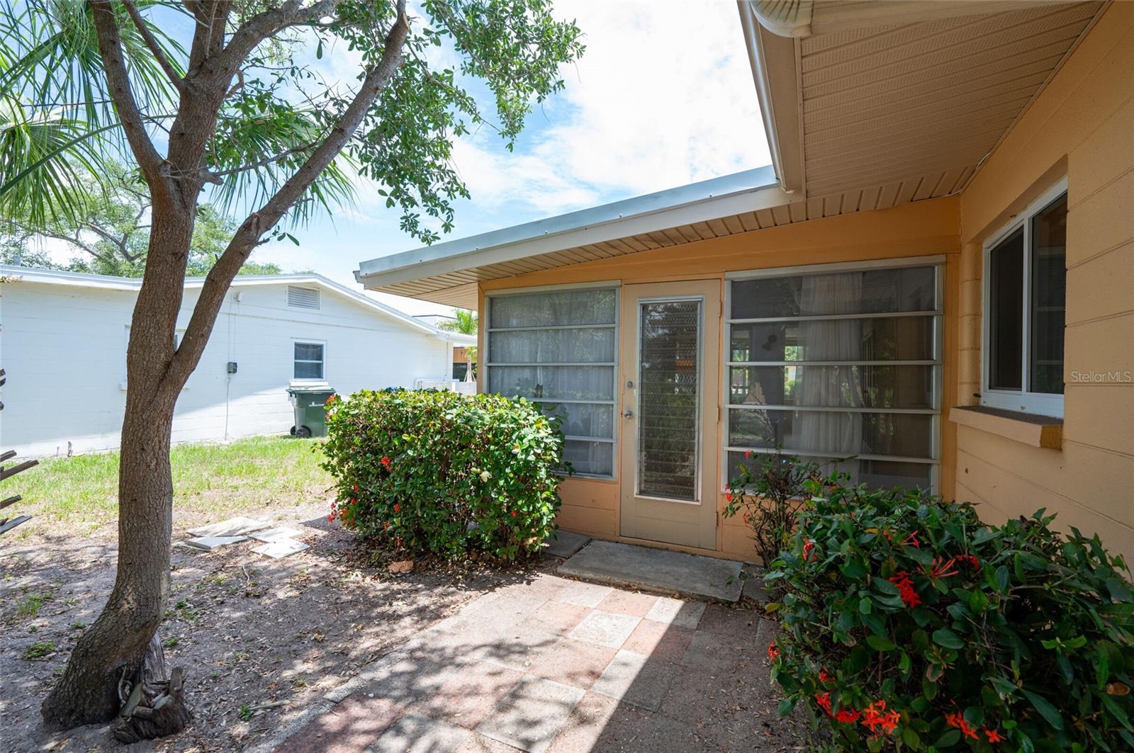 2215 GROVE ST — photo 26