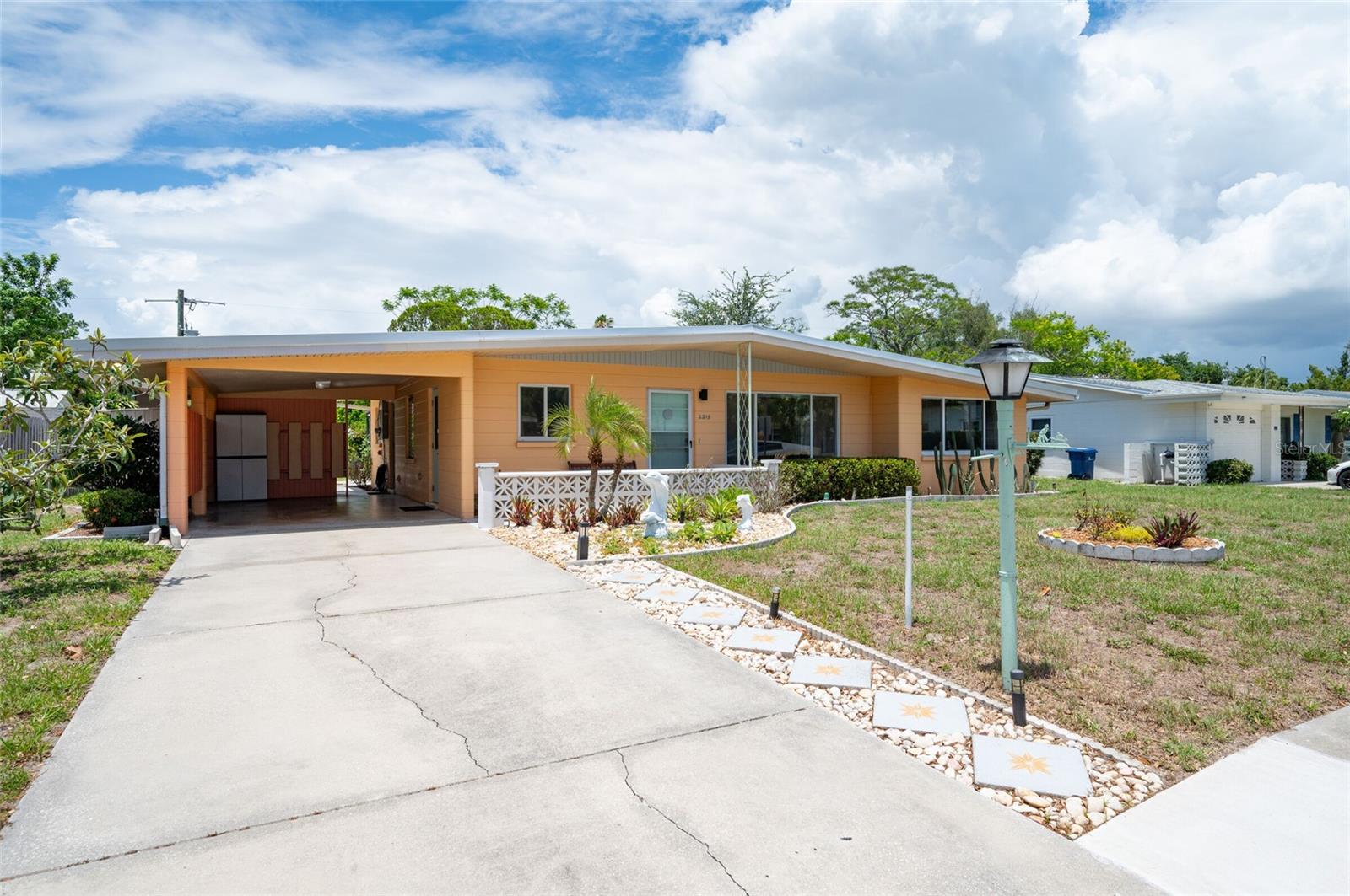 2215 GROVE ST — photo 4