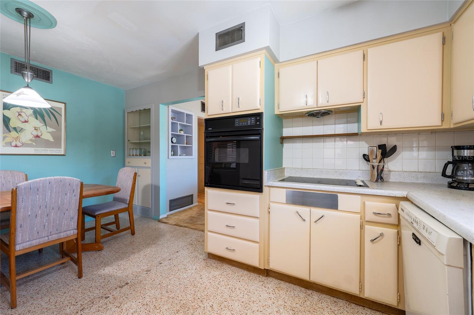 2215 GROVE ST — photo 16