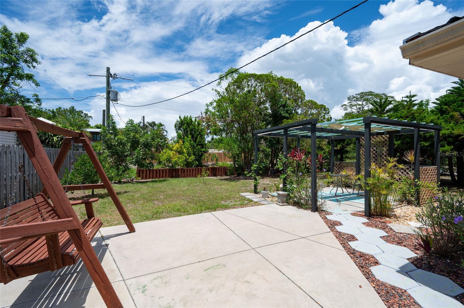 2215 GROVE ST — photo 29