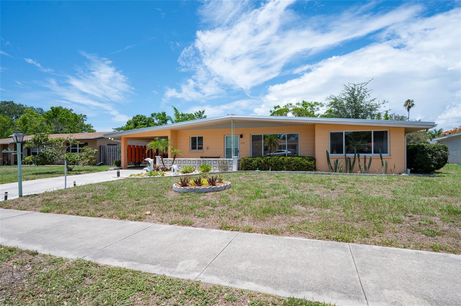 2215 GROVE ST — photo 3