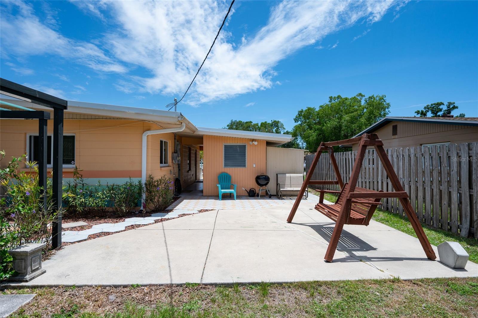 2215 GROVE ST — photo 30