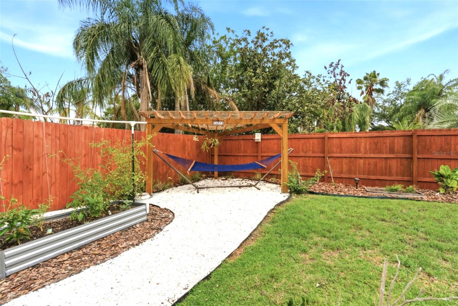 1610 LEDGESTONE DR — photo 34