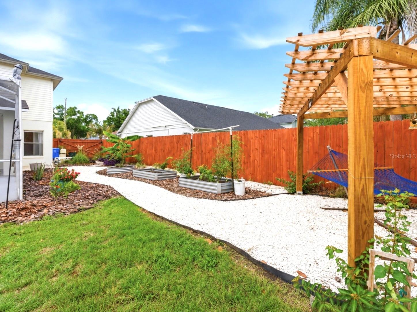 1610 LEDGESTONE DR — photo 35