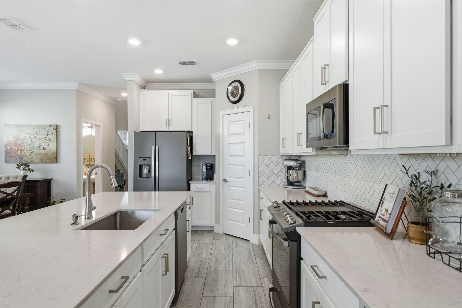 8683 WINNING FIELDS RD — photo 10