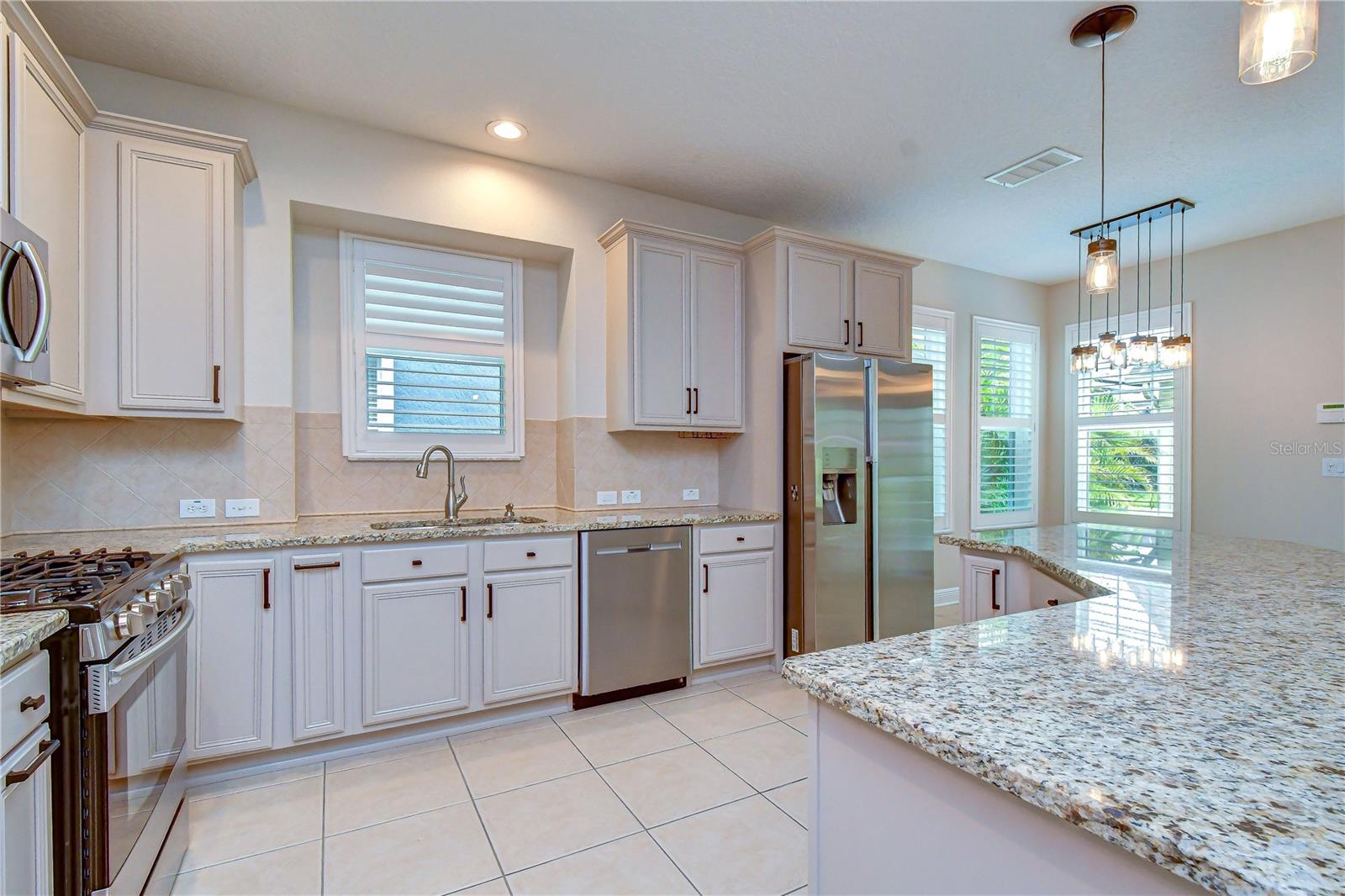 6135 CHURCHSIDE DR — photo 12